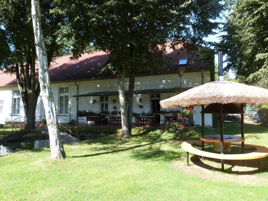 Landhaus Dargelin Hotel Behrenhoff Екстериор снимка