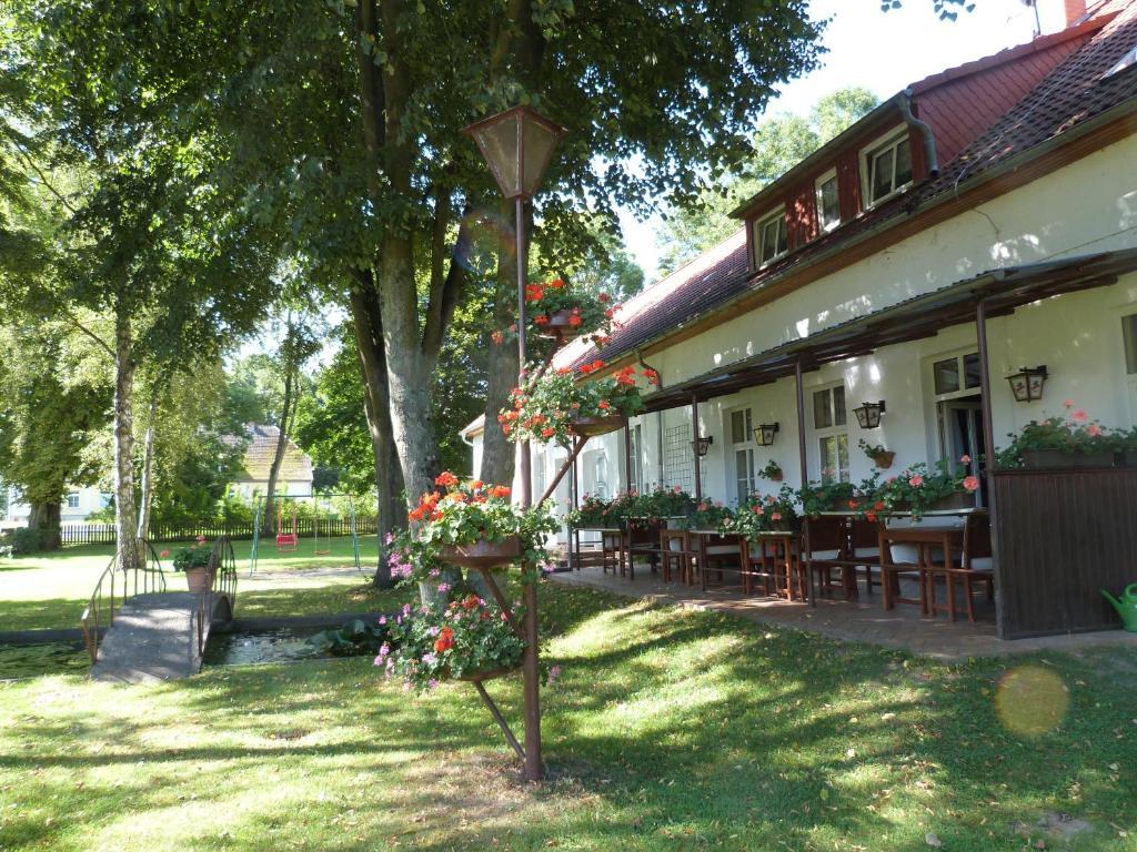 Landhaus Dargelin Hotel Behrenhoff Екстериор снимка