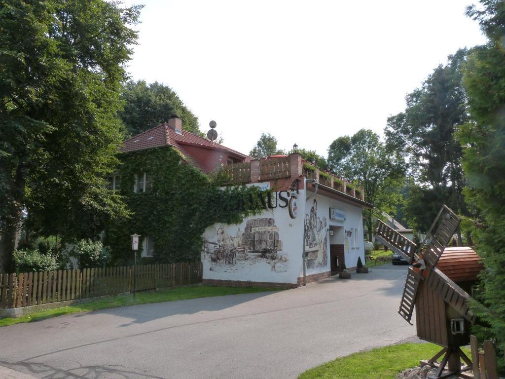Landhaus Dargelin Hotel Behrenhoff Екстериор снимка