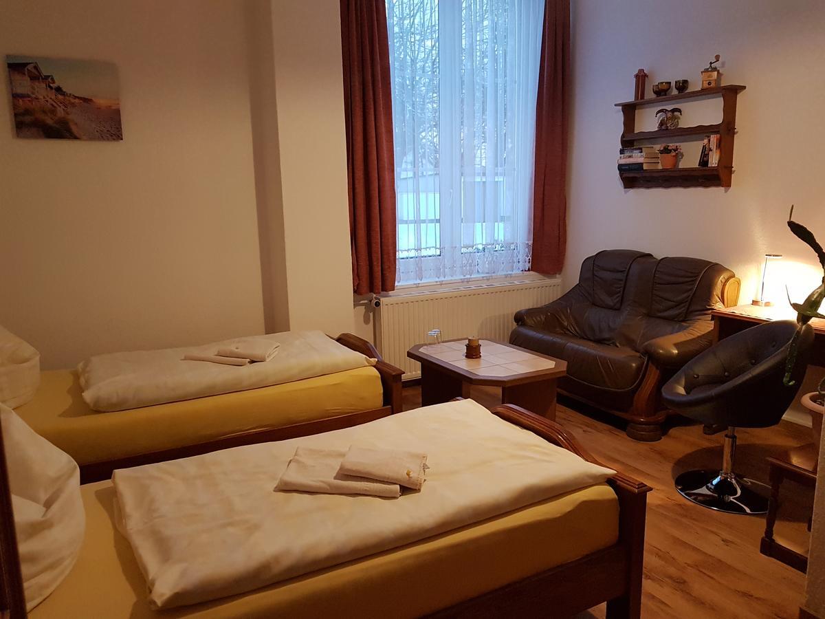 Landhaus Dargelin Hotel Behrenhoff Екстериор снимка